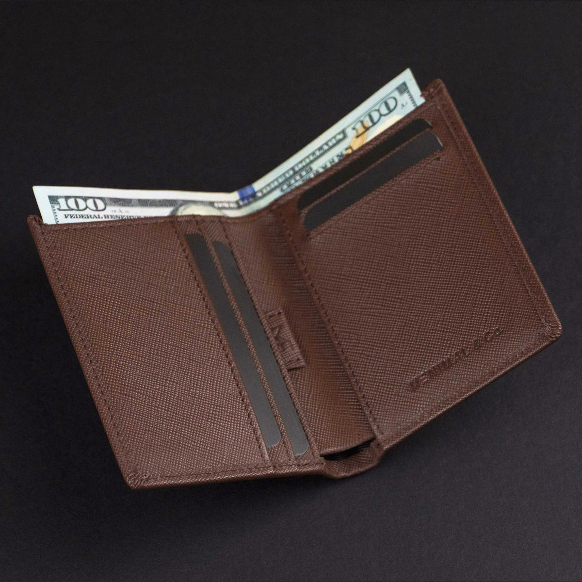 Men&#39;s wallet with bifold design. Slim and compact with genuine leather 