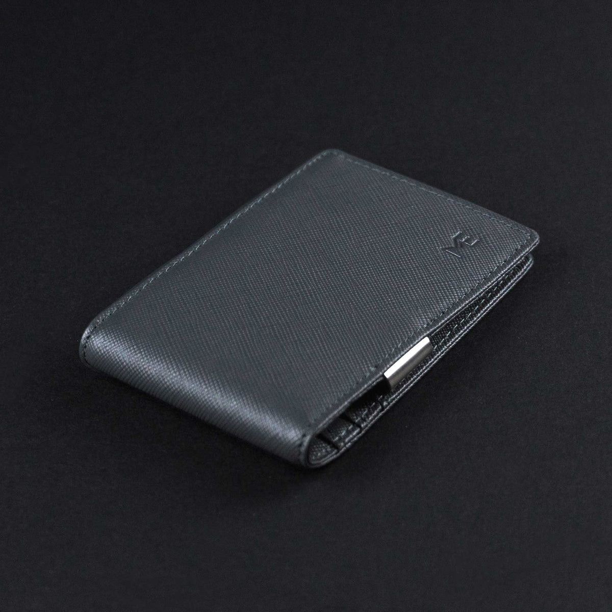 Men&#39;s wallet with money clip. Made with genuine leather