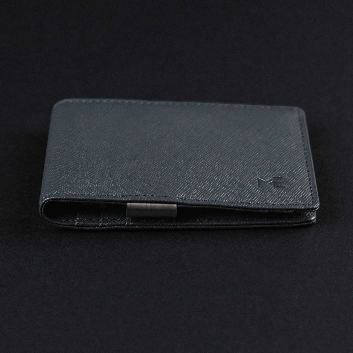 Best men&#39;s wallet with money clip. Made with genuine leather
